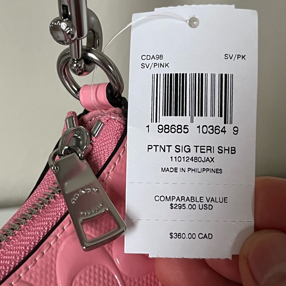 ✅Coach Teri Shoulder Bag In Signature Leather With Heart Charm - Picture 7 of 13
